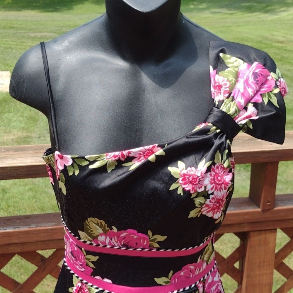 Teeze Me Black Dress with Bright Pink Floral Print with Shoulder Bow Size 5 - Picture 3 of 10